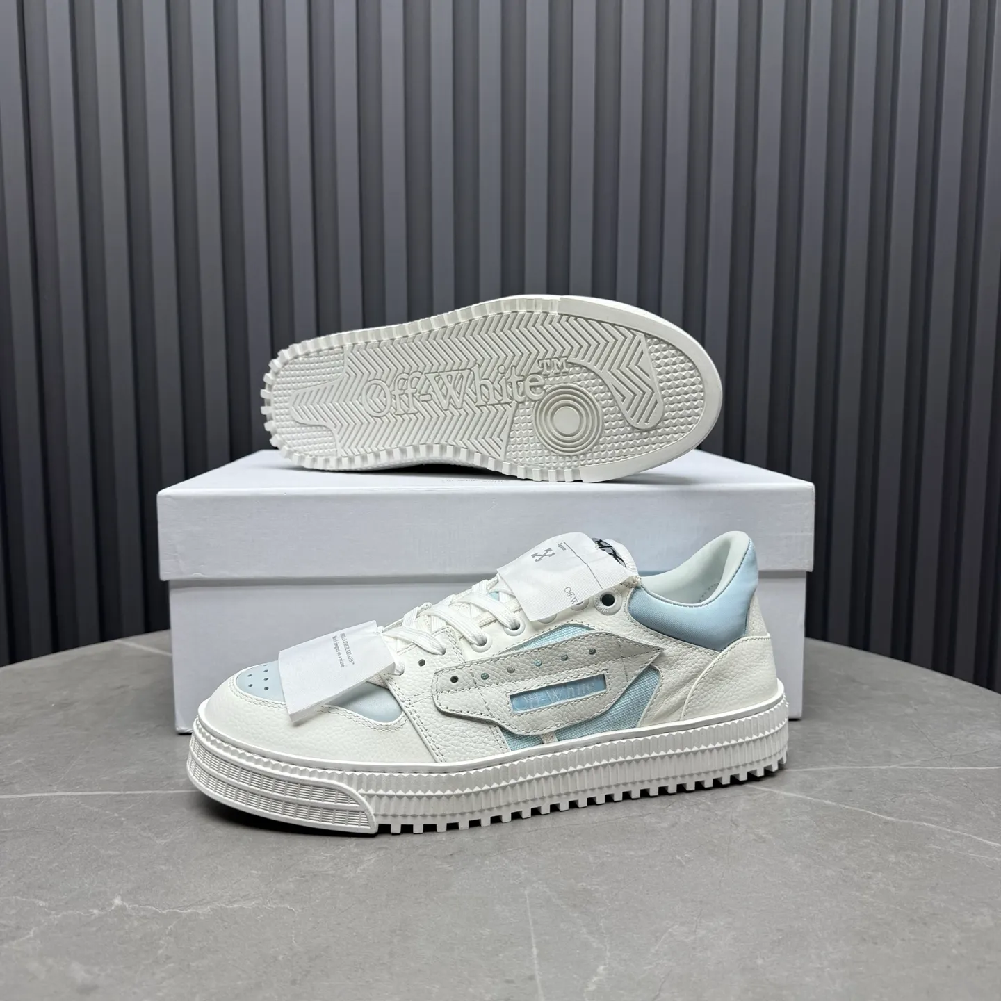【OFF WHITE】P: 680💰Couple model👫, Size: Female 35-40. Male 39-44 (customized at 45.46) High-quality version👊 "Out of office" series original molding, original lasting, production process 1:1 original ➰OFF GRAY WHITE OW ➰ First layer of cowhide, imported skin-friendly and environmentally friendly polyester mesh, original molding, high elasticity and environmentally friendly molding pad Made with the original lasting process. The original molded rubber outsole (never yellows and deforms) has a super correct shape, bright color and strong three-dimensional effect👍. Packaging💯Full set of packaging synchronized with the official website (branded paper, certificate of quality, branded cloth bag)